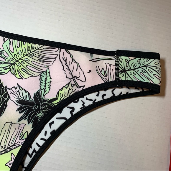 Sz. Lg Akela Surf reversible bikini bottom NWOT - Picture 4 of 16